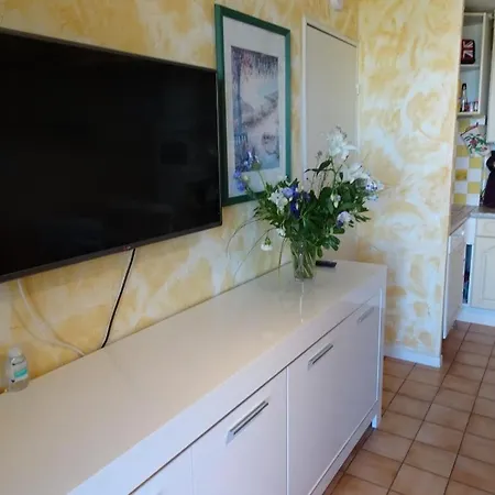 Apartment Port F2 Rdc 10 Metres, 25 M2, 5 Personnes