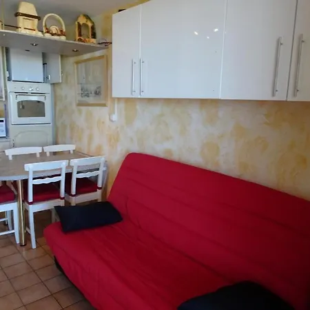 Apartment Port F2 Rdc 10 Metres, 25 M2, 5 Personnes *