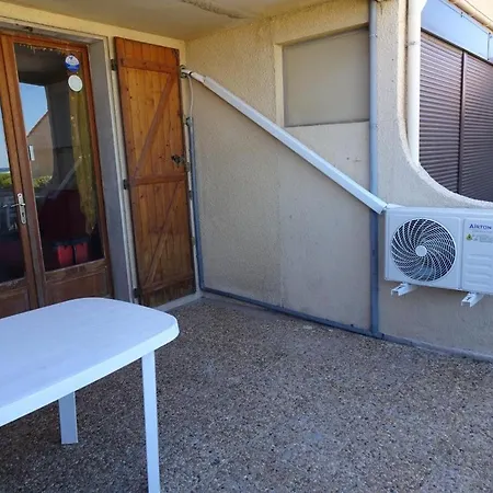 Port F2 Rdc 10 Metres, 25 M2, 5 Personnes Apartment