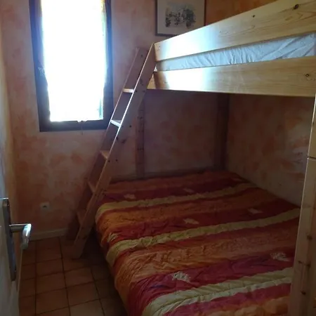 Apartment Port F2 Rdc 10 Metres, 25 M2, 5 Personnes