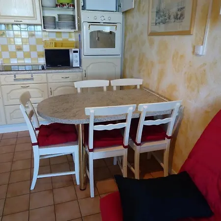 Port F2 Rdc 10 Metres, 25 M2, 5 Personnes Apartment *