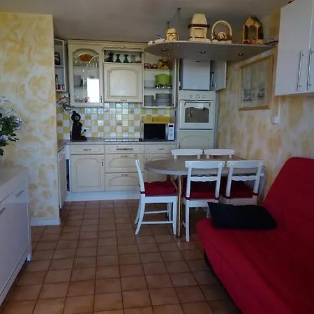 Port F2 Rdc 10 Metres, 25 M2, 5 Personnes Apartment